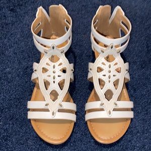 Makalu California Super cute sandals worn once! Women size 7.5 excellent shape!
